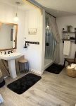 Jules ensuite bath