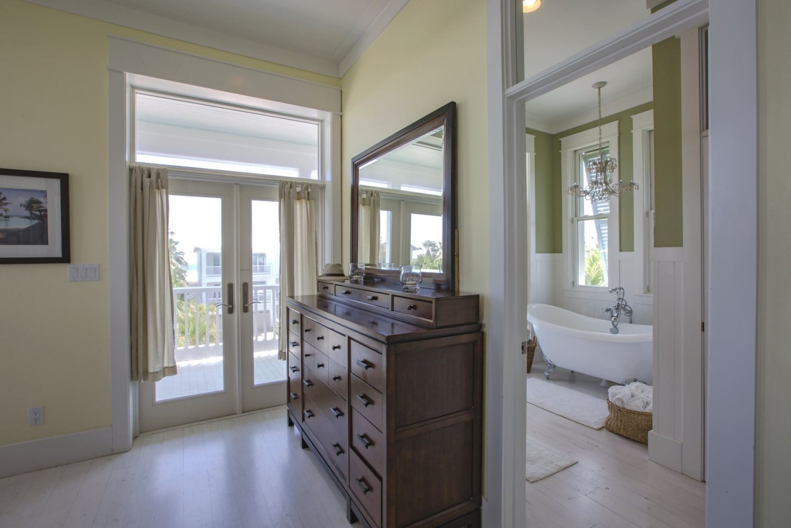 Beach Front Street at beach access 4.5 bedroom...5 bath Home with