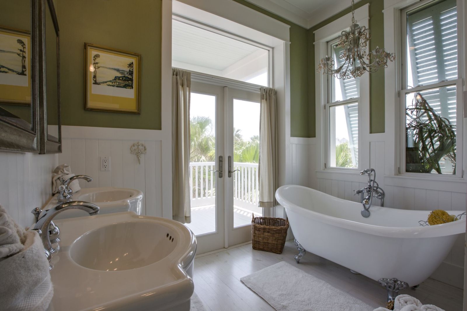 Beach Front Street at beach access 4.5 bedroom...5 bath Home with