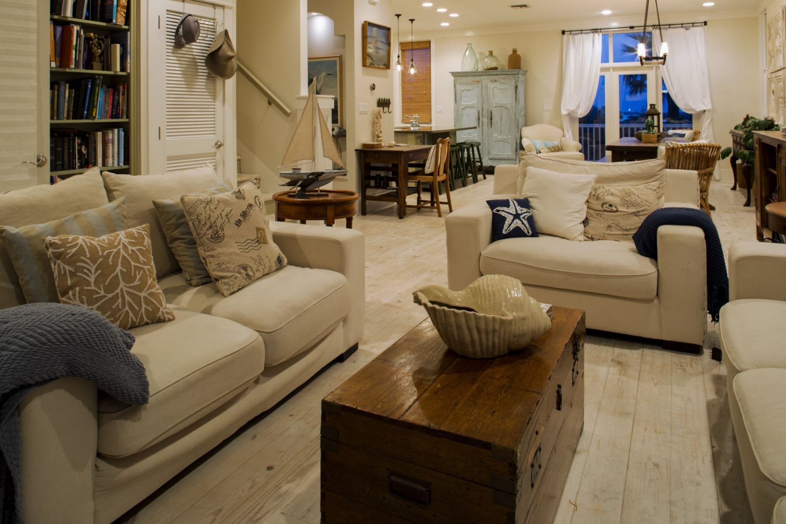 Beach Front Street at beach access 4.5 bedroom...5 bath Home with