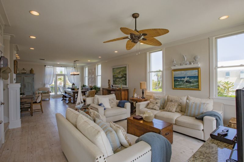 Beach Front Street at beach access 4.5 bedroom...5 bath Home with