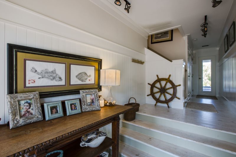 Beach Front Street at beach access 4.5 bedroom...5 bath Home with