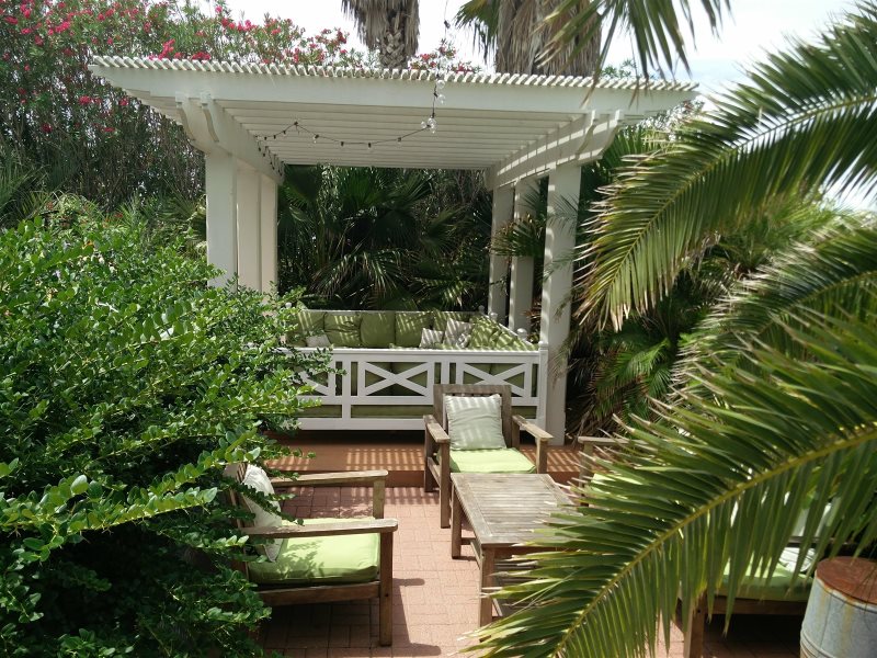 Beach Front Street at beach access 4.5 bedroom...5 bath Home with