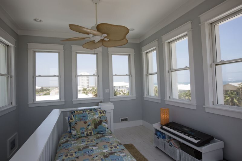 Beach Front Street at beach access 4.5 bedroom...5 bath Home with