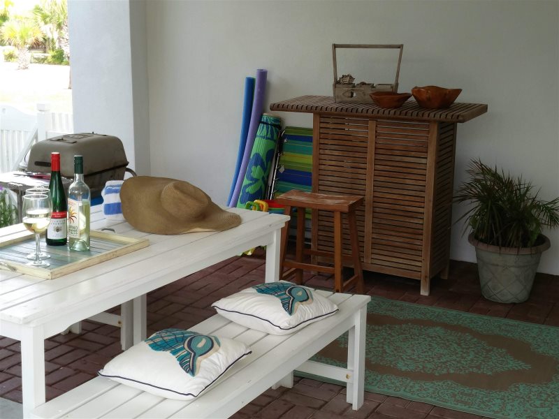 Beach Front Street at beach access 4.5 bedroom...5 bath Home with