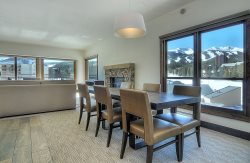 Mountain Elegant - Stunning Contemporary Ski-In/Ski-Out Unit, Views Galore!