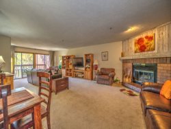 Cimarron Chalet - Huge Family Area with Coveted In-Town Location
