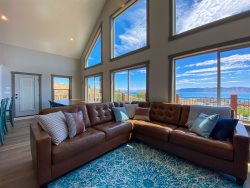 Lake House Hill- Brand New Build with private Hot Tub and amazing views of Bear Lake