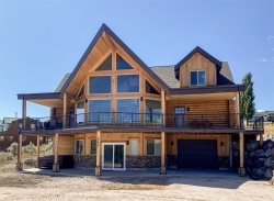 Nature Calls- Brand new log home with hot tub and Ideal Beach Pass