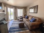 Beautiful, cozy Inn Building condo #211 (Free Wi-Fi) Newly Remodeled- Lake/Pool View!