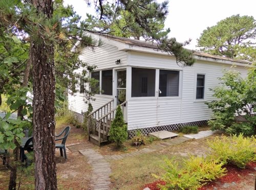 Charming 2 Bedroom Cottage In Kinney Shores Only 85 Feet From The
