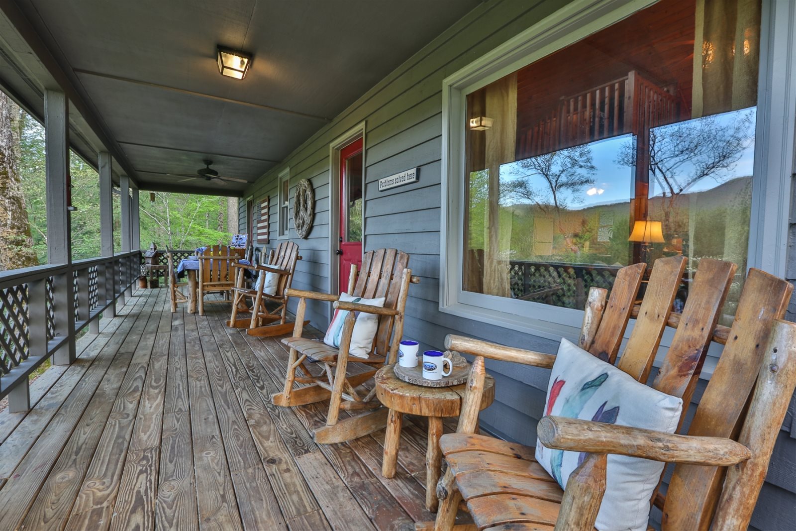 Blue Sky Cabin Rentals Bear Rock Lodge on 3 acres