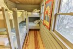 Bunk Room, set of 2 bunks sleeps up to 4 children