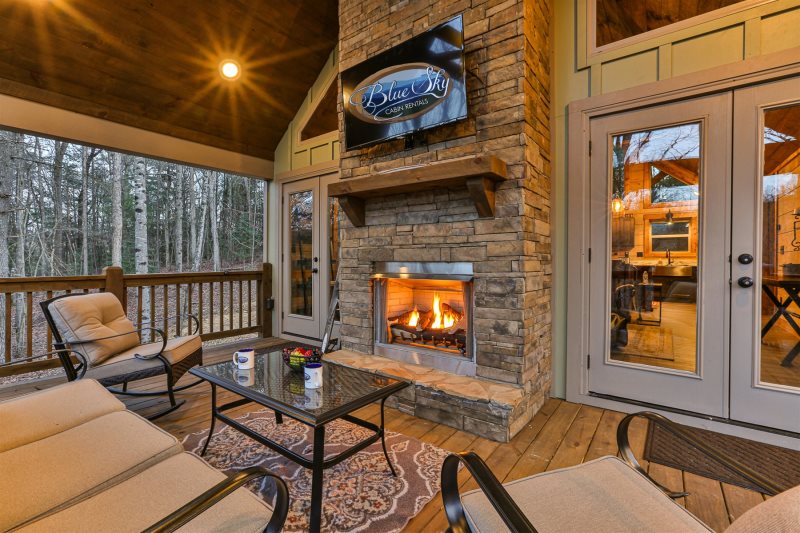 Blue Sky Cabin Rentals Six Peaks Lodge