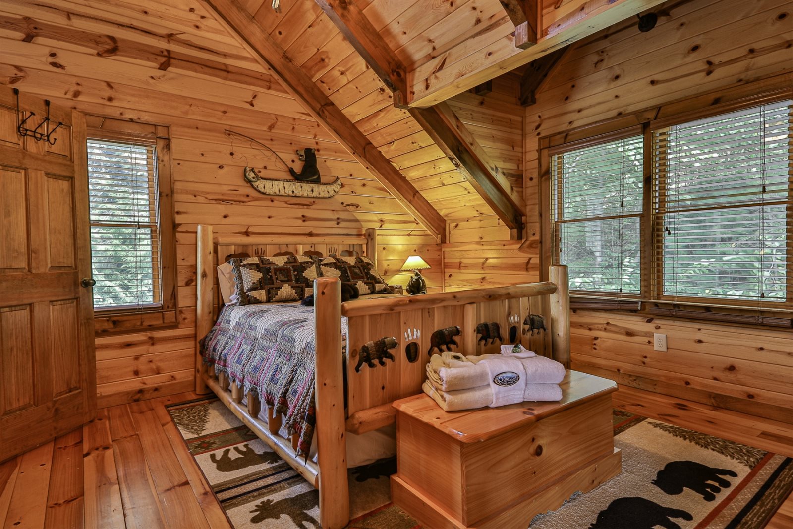 Blue Sky Cabin Rentals: Chloe's Lake Lodge