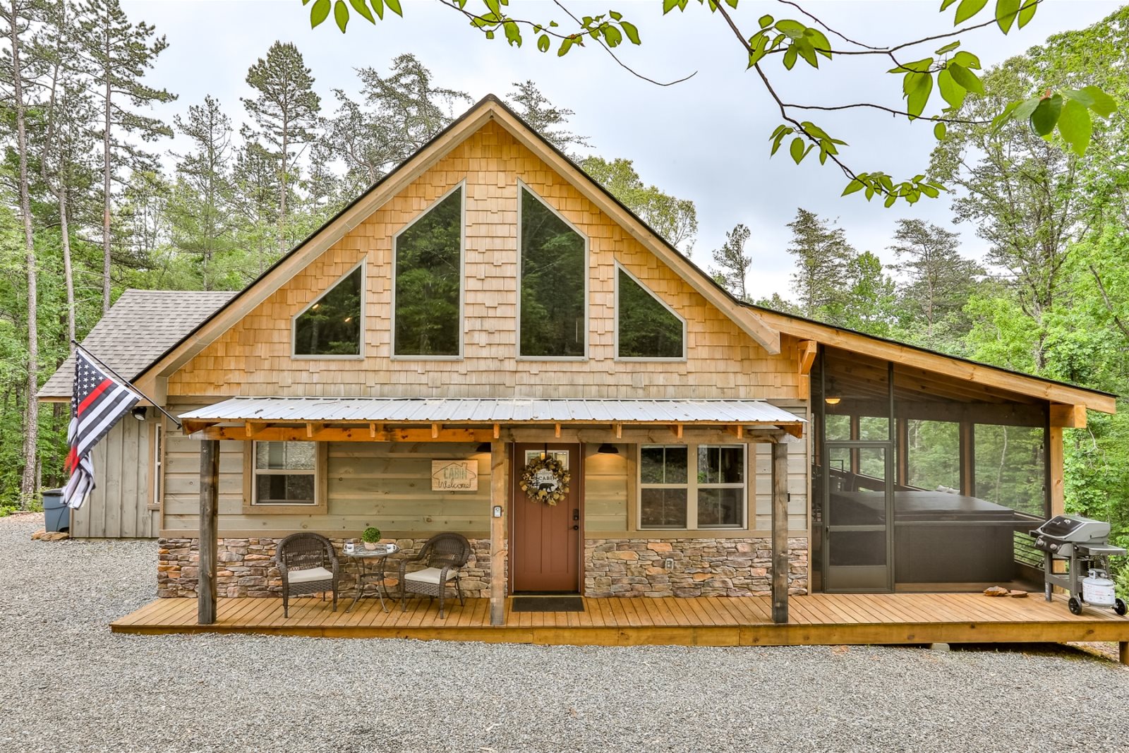 Blue Sky Cabin Rentals: Emerald by the Creek