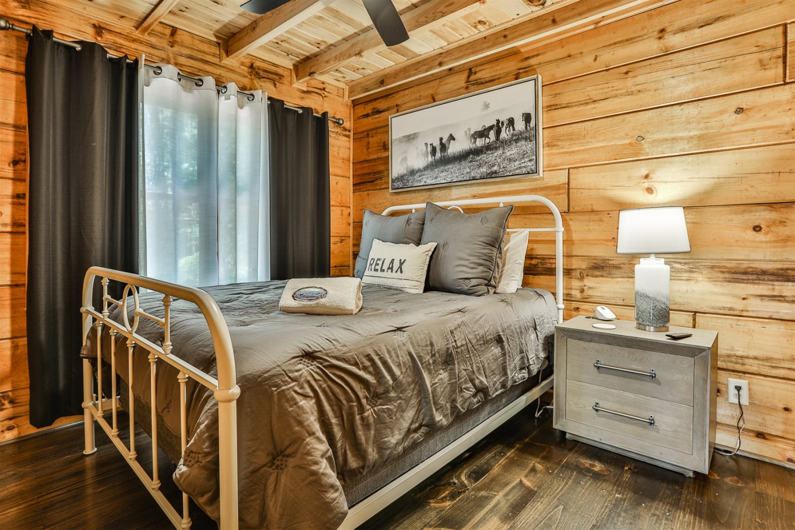 Blue Sky Cabin Rentals: 3 Peaks Cabin At Cherry Log