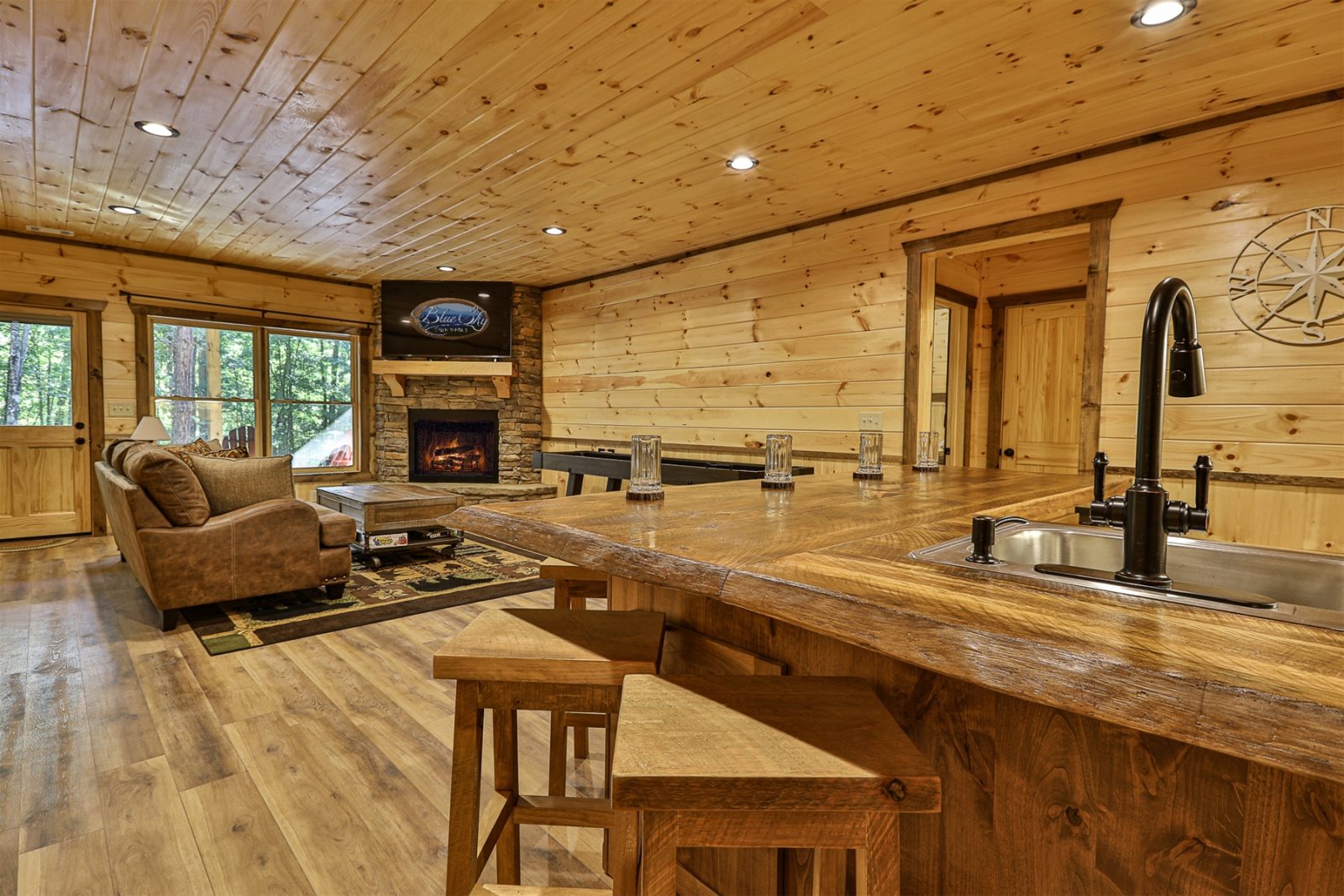 Blue Sky Cabin Rentals Mountain Breeze