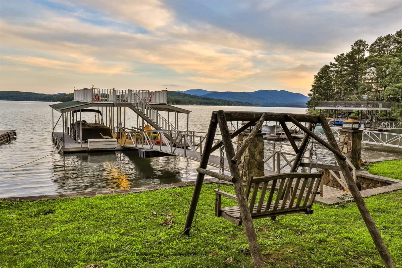 Blue Sky Cabin Rentals: A Lake Blue Ridge Cottage