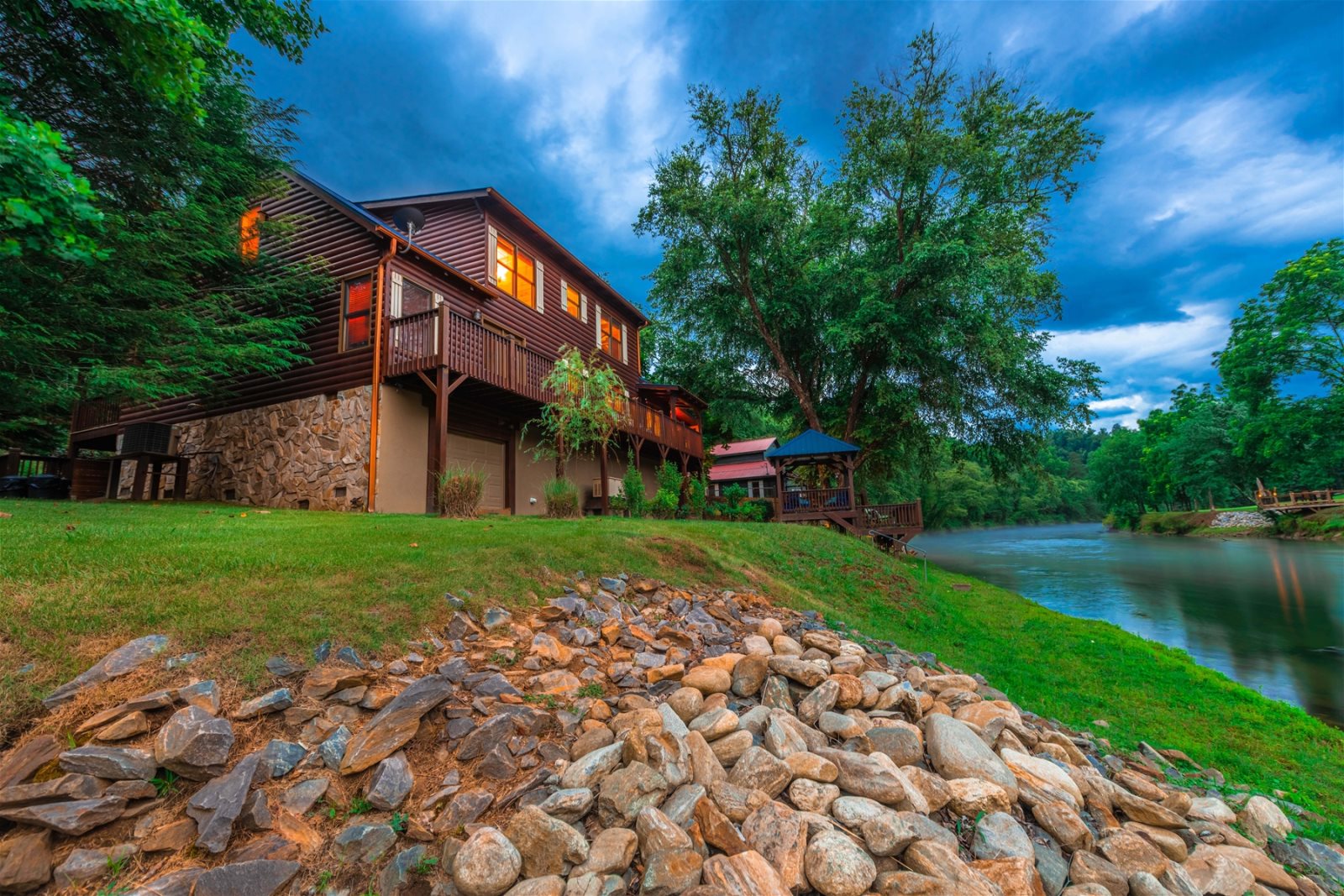 Blue Sky Cabin Rentals Toccoa Fishing Lodge