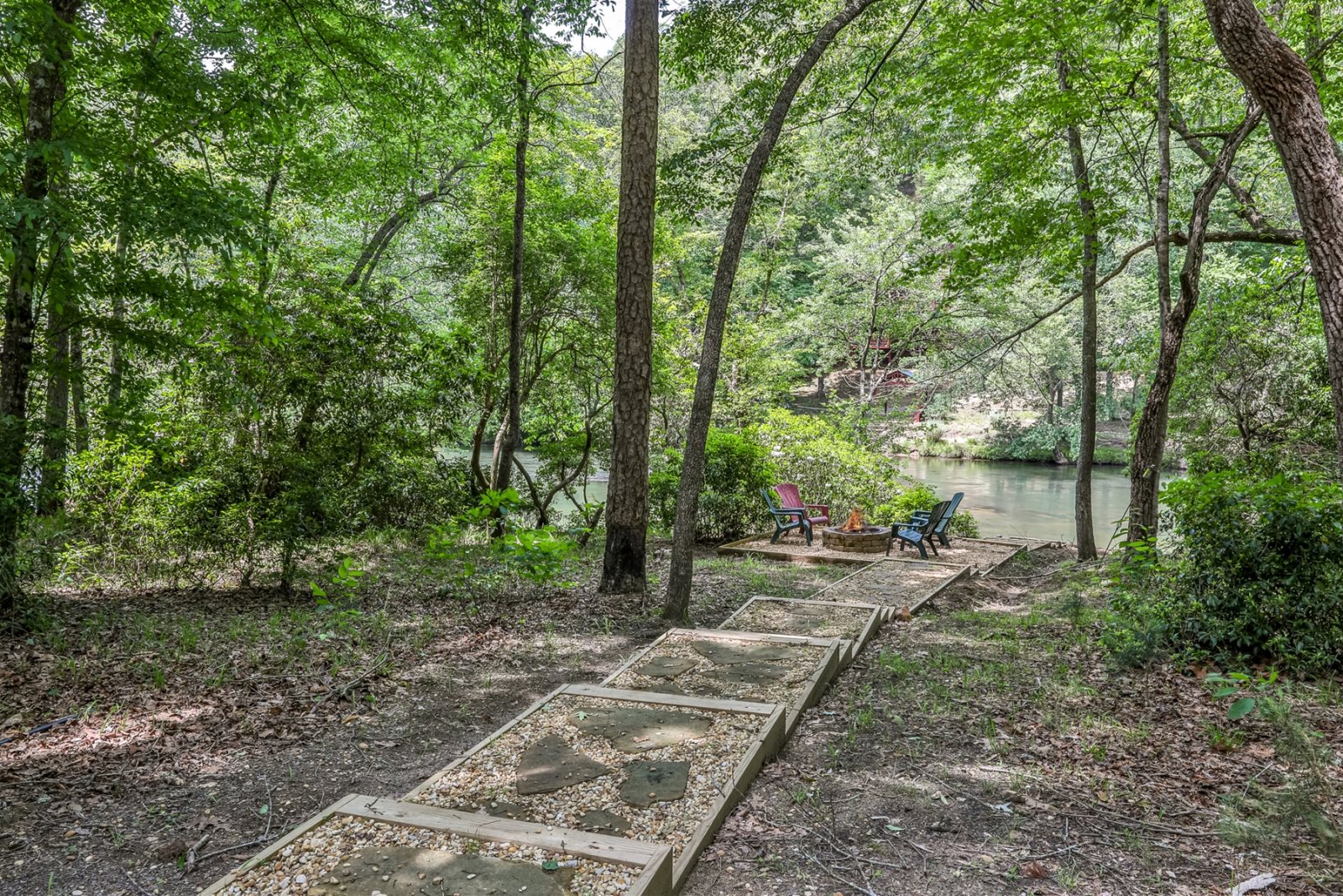 Blue Sky Cabin Rentals: Dellinger Retreat On The River