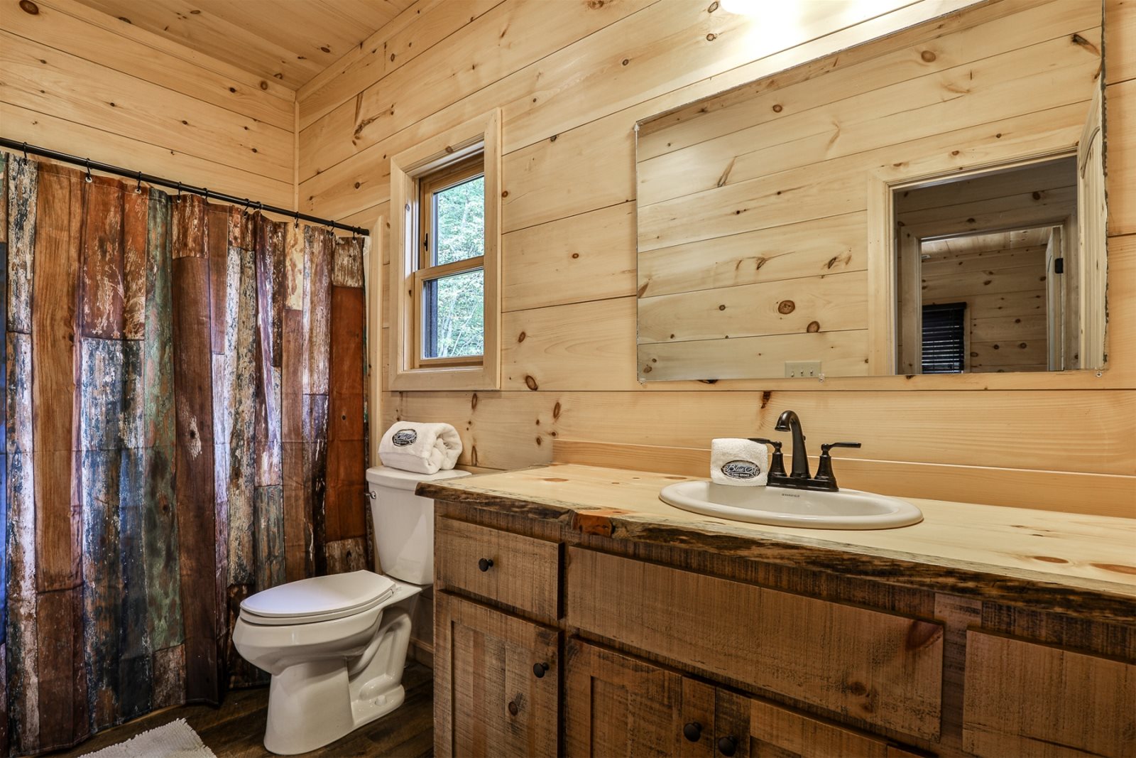 Blue Sky Cabin Rentals: Bear Lake Retreat