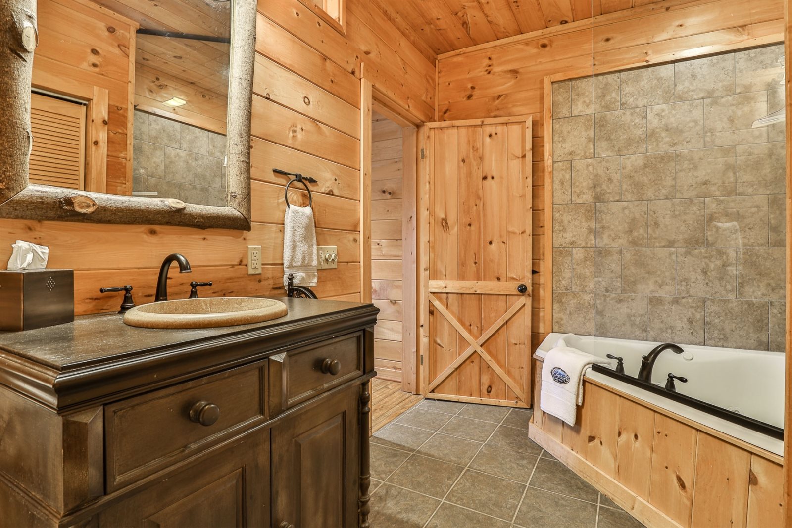Blue Sky Cabin Rentals: Rich Mountain Views