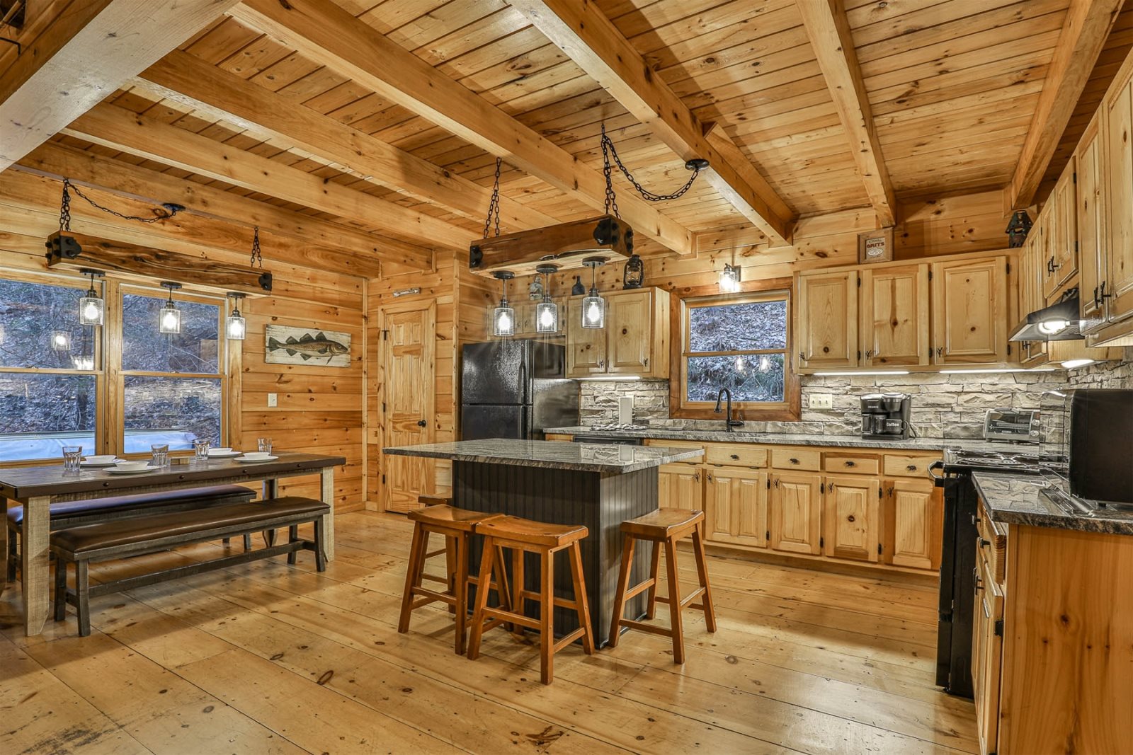 Blue Sky Cabin Rentals: Chardonnay River Chalet