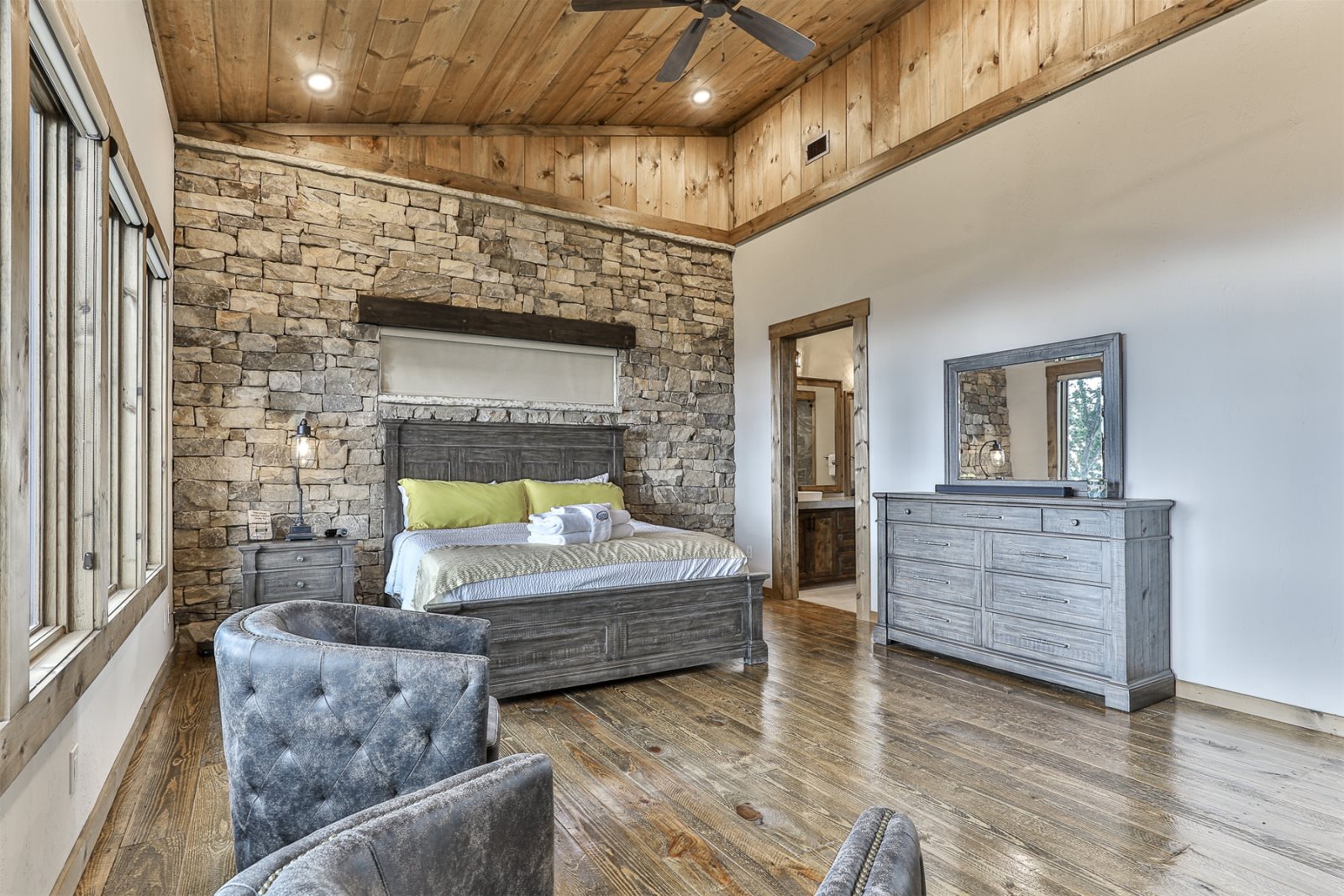 View of Blue Sky Cabin Rentals: Altitude Elegance