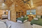 Open Loft With 2 Twin Beds