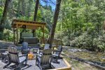 Riverside Escape Offers Luxury Right On The Riverbank 