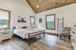 Queen Bedroom On Main Level 