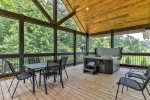 Enjoy The Screened In Porch & Spa 