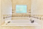 Master Private Bathroom Soaking Tub 
