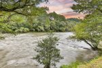 Sitting Above The Toccoa River - Access To Water 