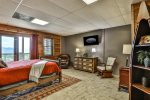 Lower Level Queen Bedroom 