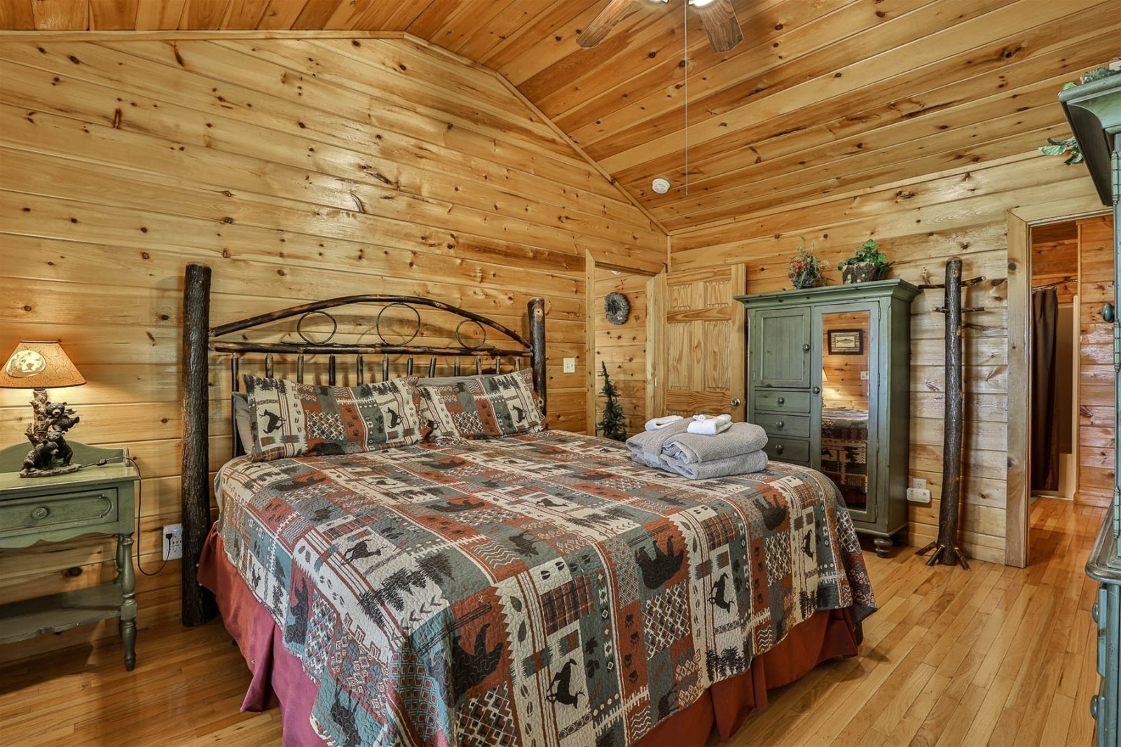 Blue Sky Cabin Rentals: Blessings N D Skies sleeps 6