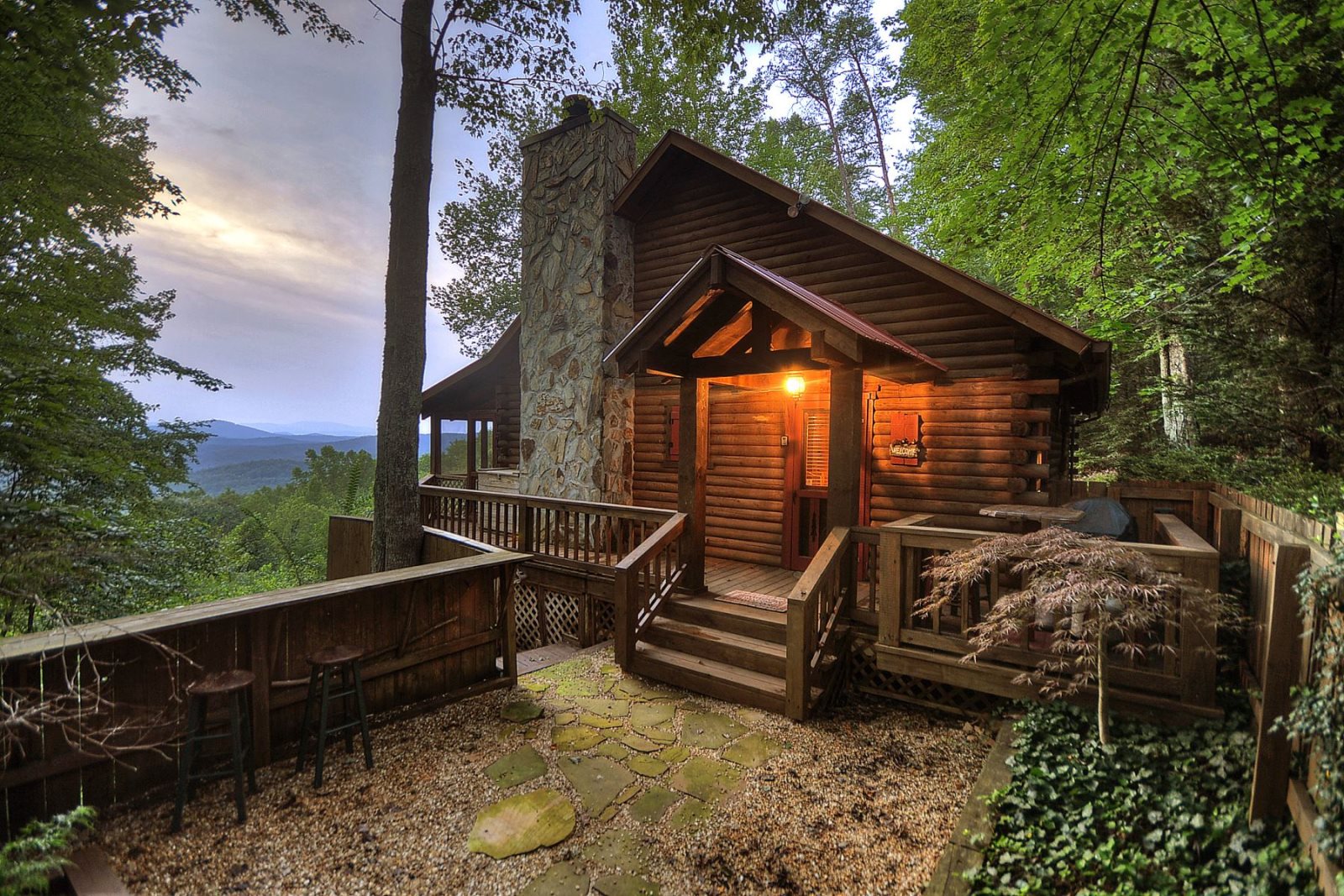 Blue Sky Cabin Rentals: Brown Bear Bungalow