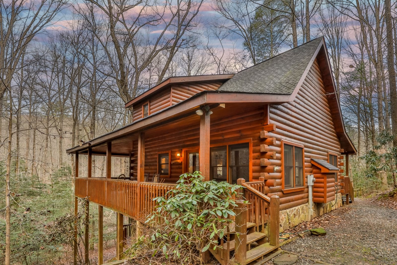 Blue Sky Cabin Rentals: Lazy Pines Lodge