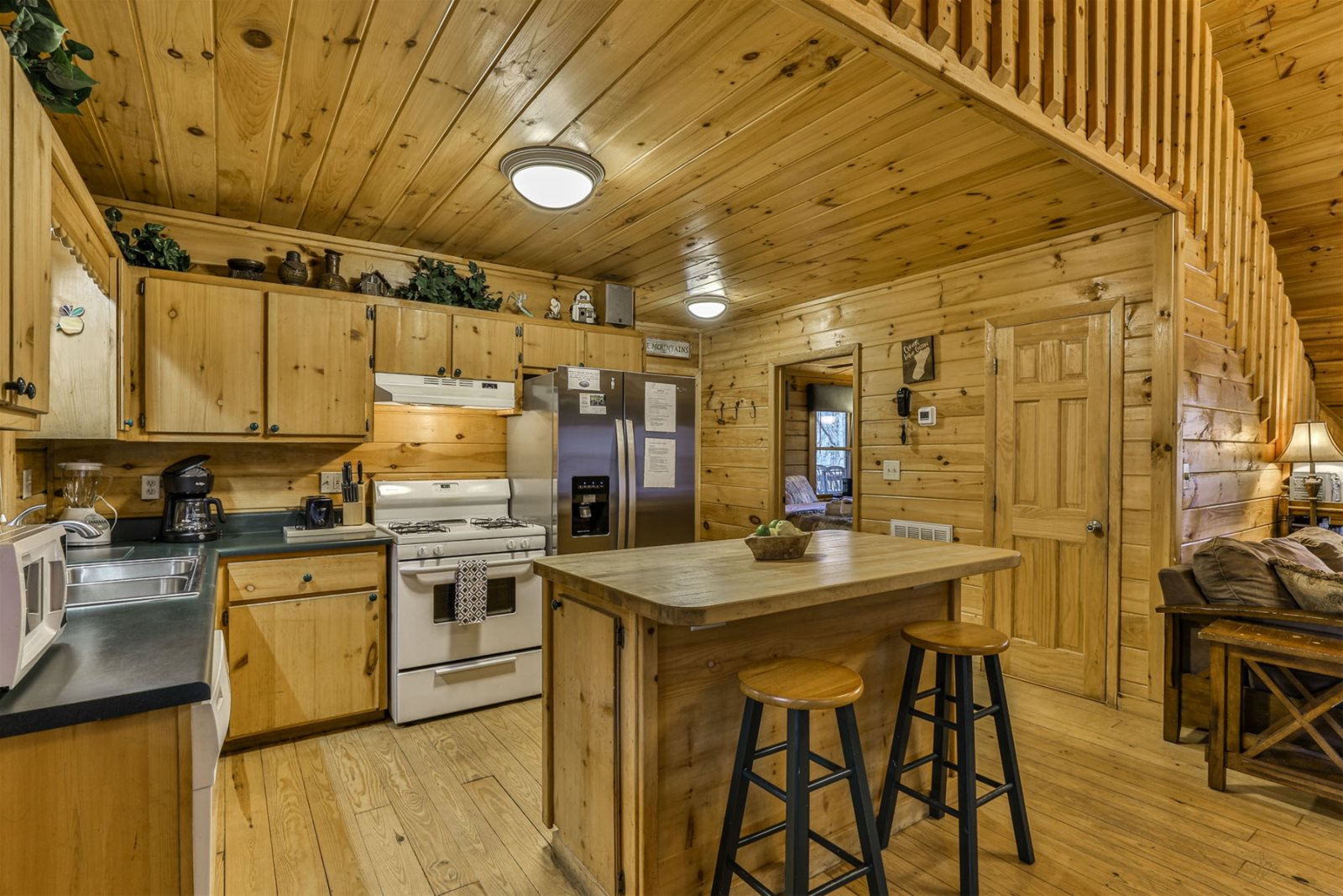 Blue Sky Cabin Rentals: Lazy Pines Lodge