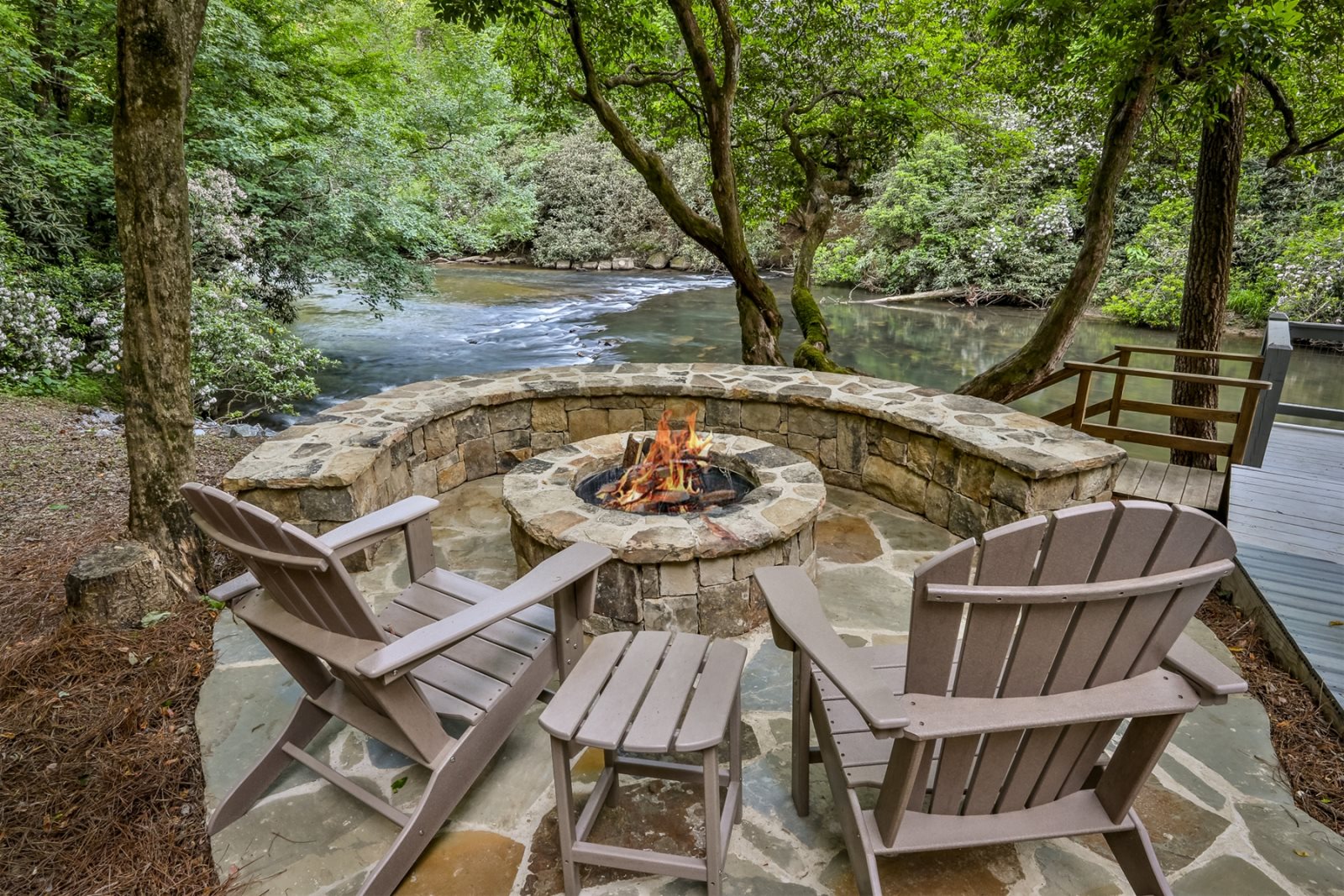 Blue Sky Cabin Rentals: River Rhapsody