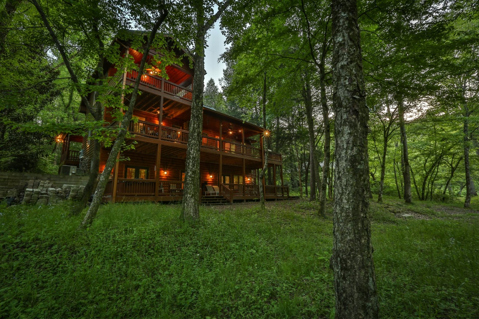 Blue Sky Cabin Rentals River House