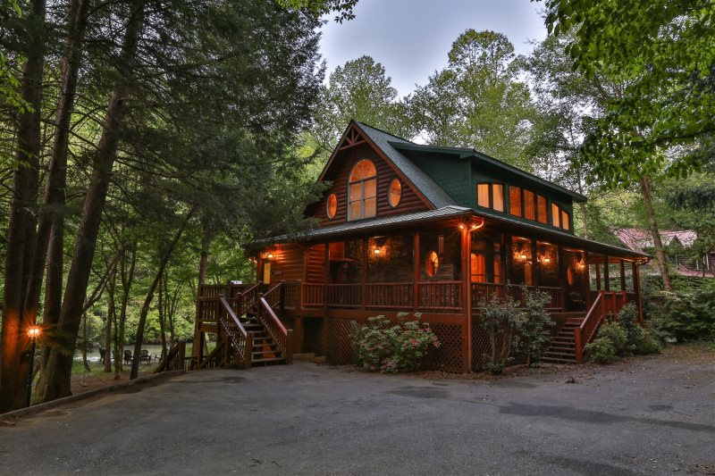 Blue Sky Cabin Rentals River House