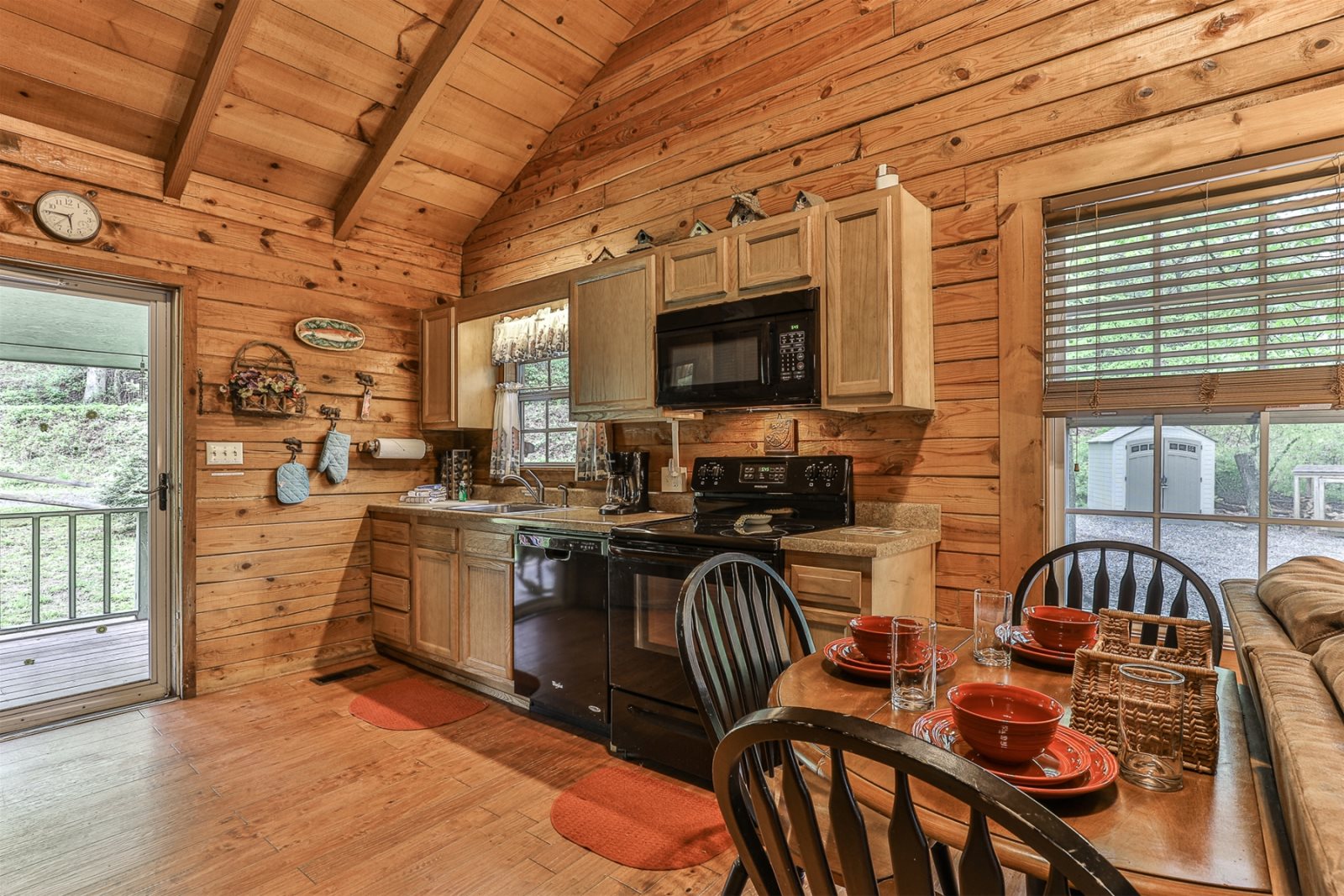 Blue Sky Cabin Rentals: Creekside Reflections