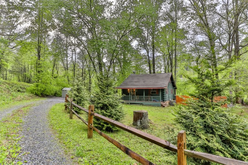 Blue Sky Cabin Rentals Creekside Reflections
