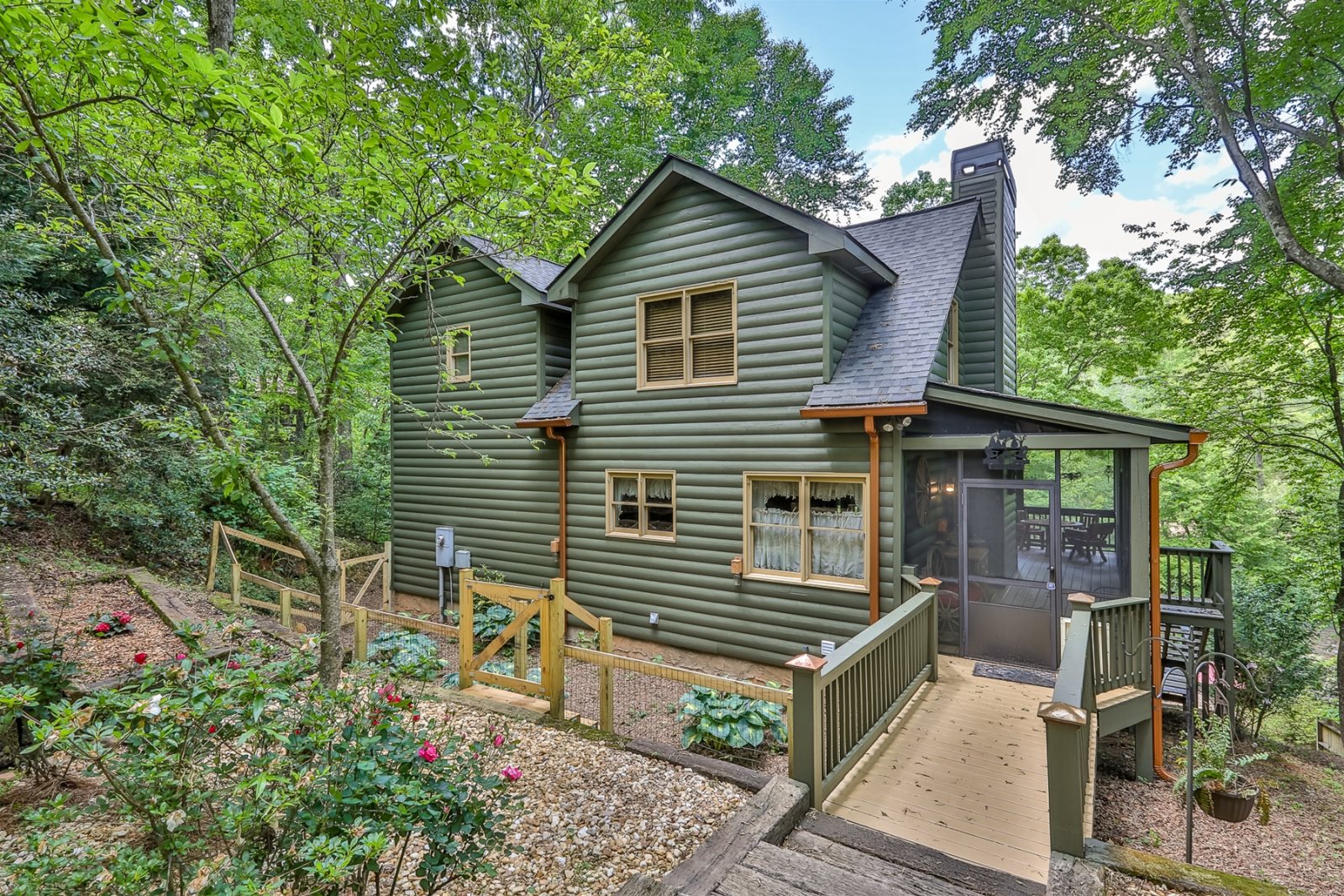 Blue Sky Cabin Rentals River's Edge water fun