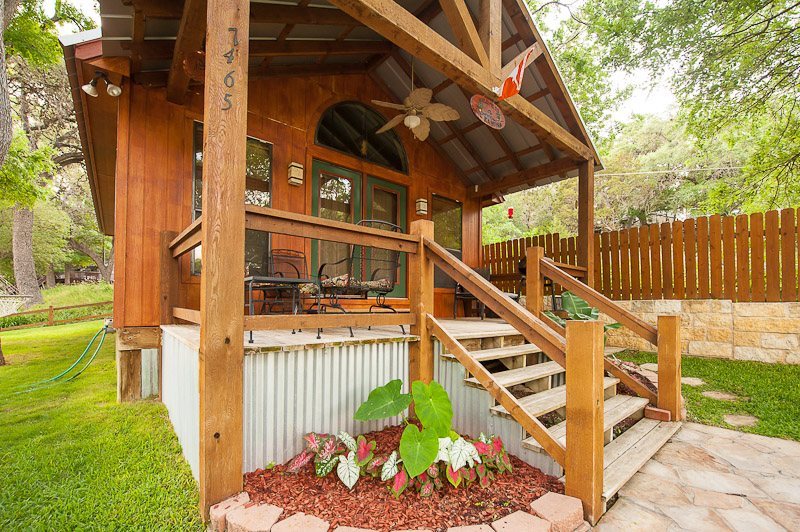 Lil Kahuna Pet Friendly Vacation Rental in New Braunfels, Texas