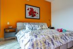 Master bedroom w/en-suite bathroom