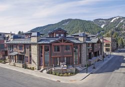 Brand New Downtown Ketchum 4 BR Townhome with A/C and Private Rooftop Hot Tub