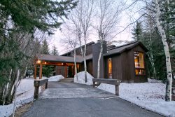 Sun Valley Bitterroot Luxury 5 BR Home with Private Hot Tub